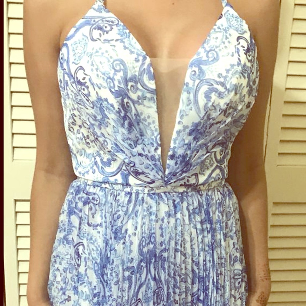 Beautiful formal long dress. Camille la vie size 4